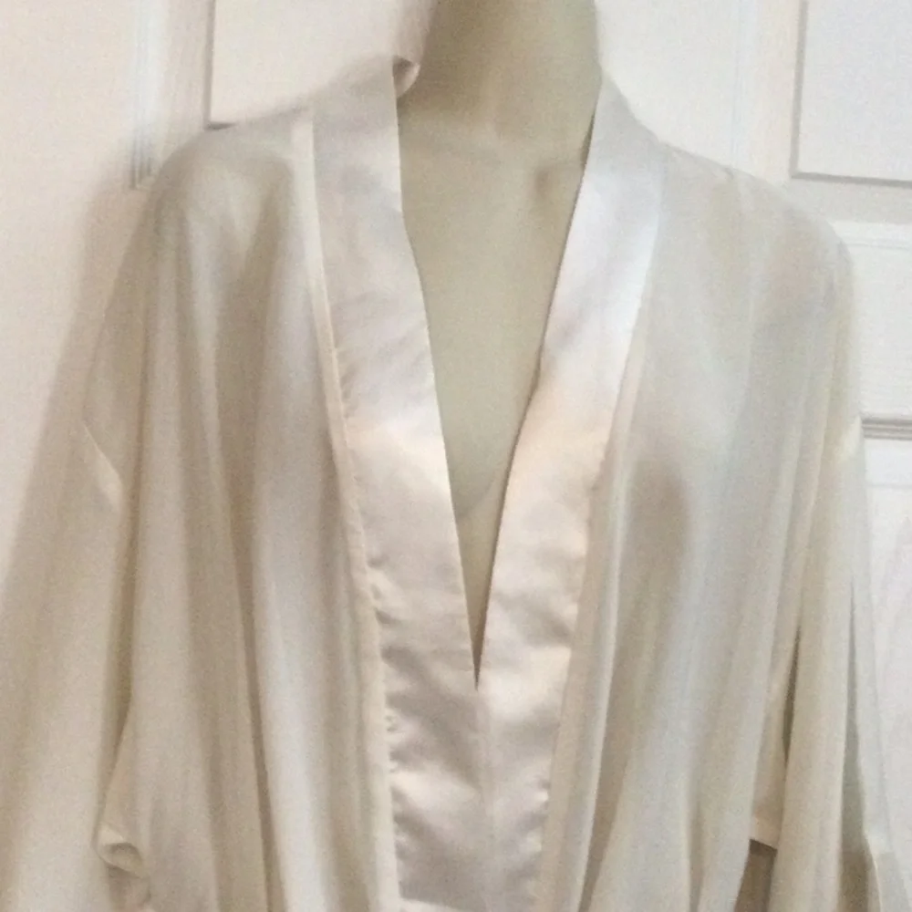 Dream Modes Robe - Picture 2 of 6